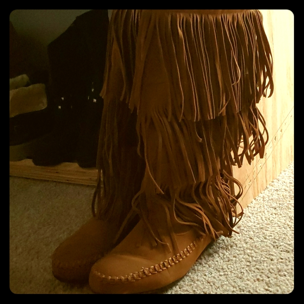Fringe boots,